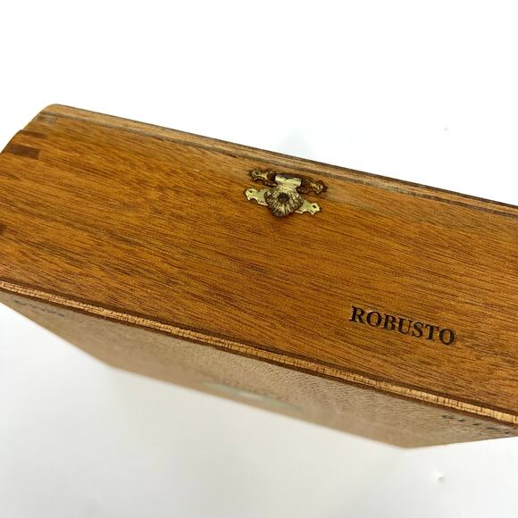 Vintage OCASO Carved Wood Cigar Box - Picture 4 of 8